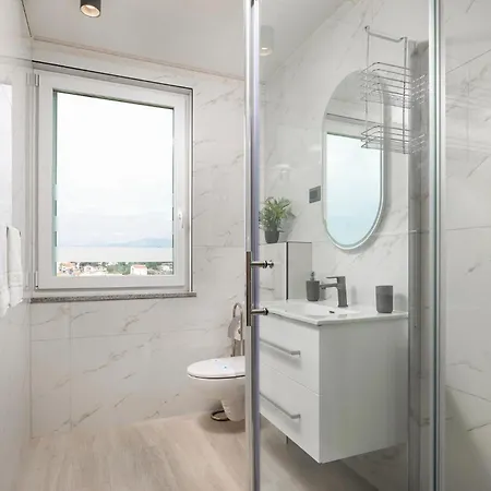 Appartamento Cozy In With Kitchen Podstrana