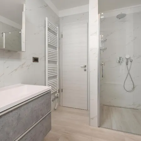 Appartamento Cozy In With Kitchen Podstrana
