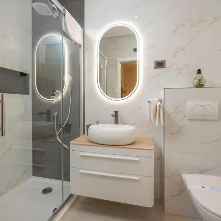 Appartamento Cozy In With Kitchen Podstrana