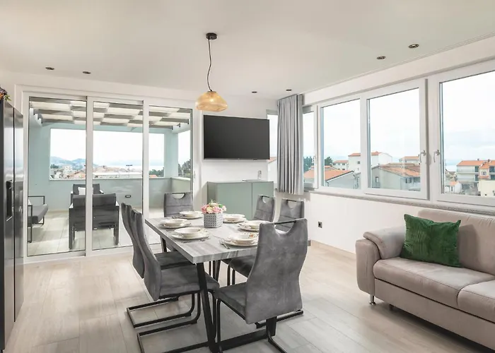 Stunning In Appartement Podstrana